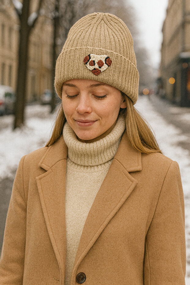Koyubej Cream Beret Leopard Heart Punch Detailed Gift Christmas