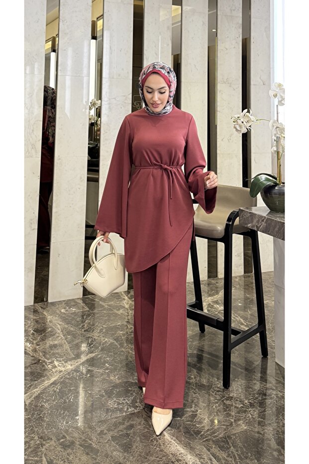 بدلة رياضية إسبانية مكونة من قطعتين - 1