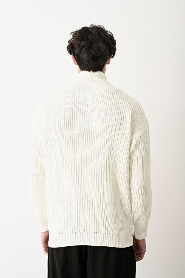 Fermuarlı Beyaz Dik Yaka Basic Oversize Kazak - 4