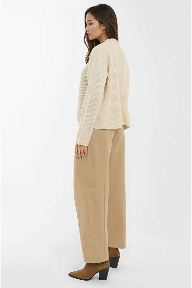 V Yaka Düğmeli Oversize Triko Hırka - 3