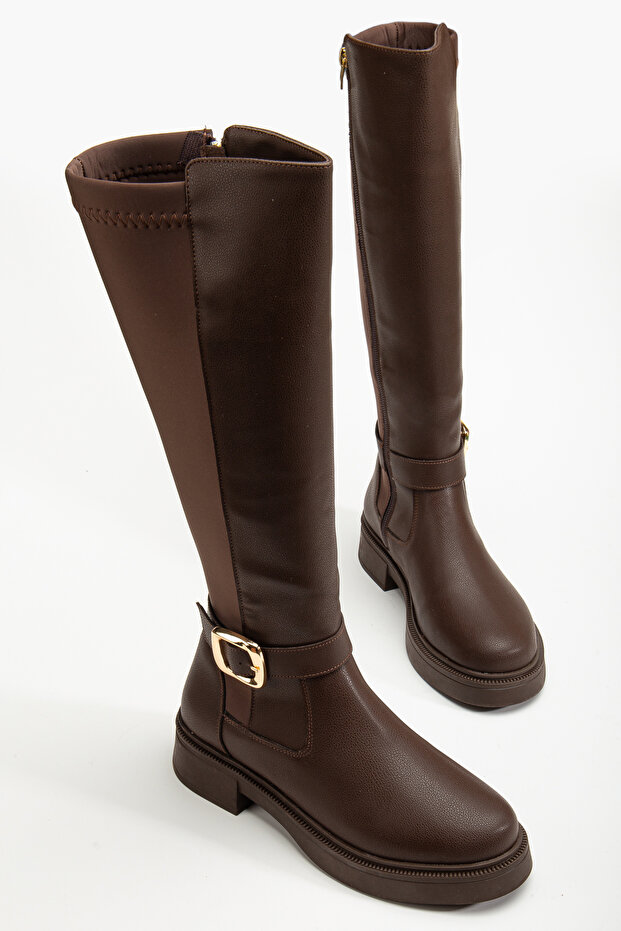 Női keserűbarna matt bőrű csizma csatos részletekkel és rugalmas háttal - 3