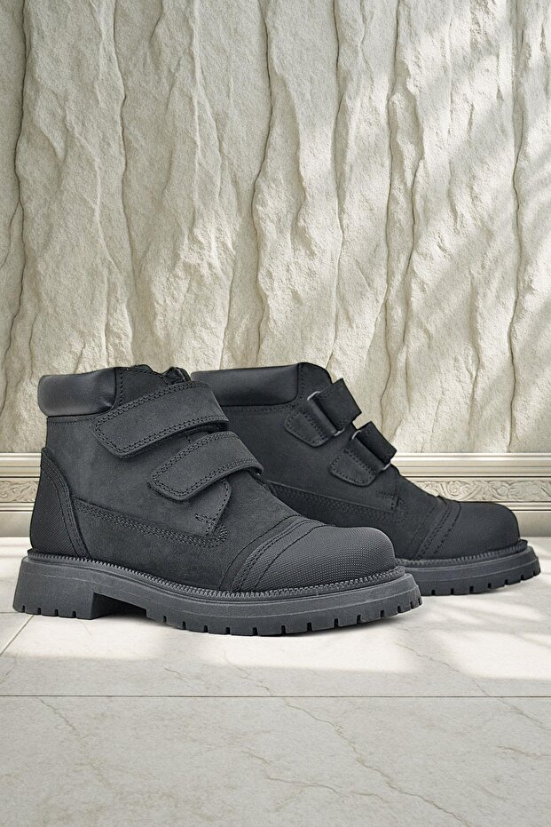 حذاء للأولاد من الجلد الطبيعي باللون الأسود من Nubuck Velcro