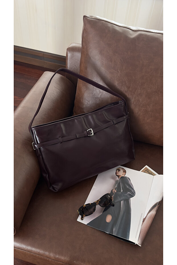 Women's Plum Leather Belt Detailed Zipper Closure Hand and Shoulder Bag Sona