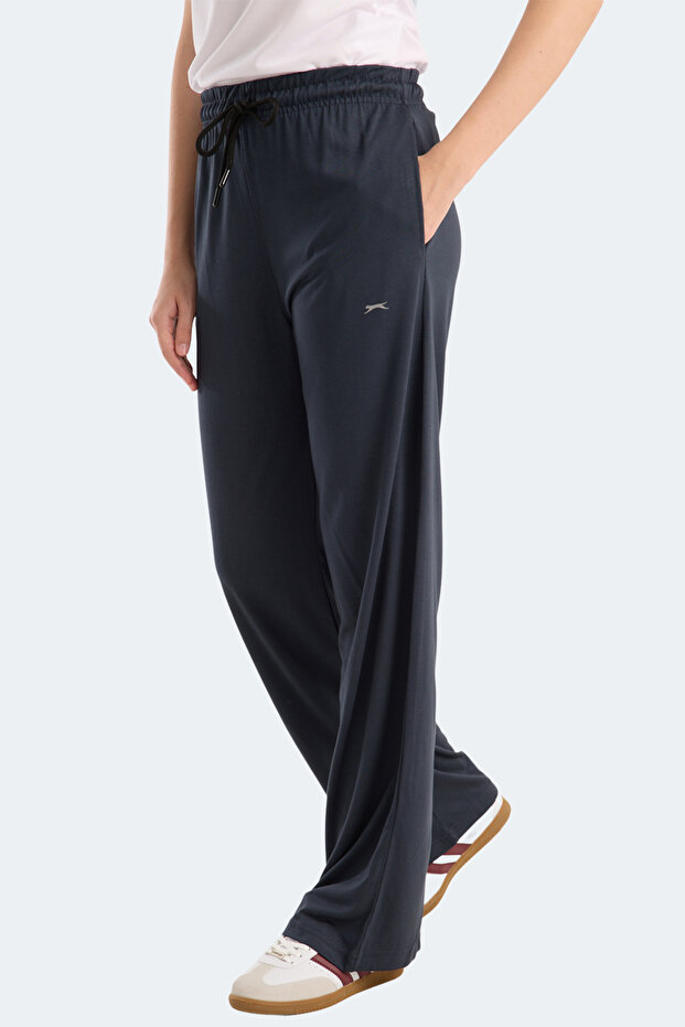 Krister in Women's Dark Gray Sweatpants