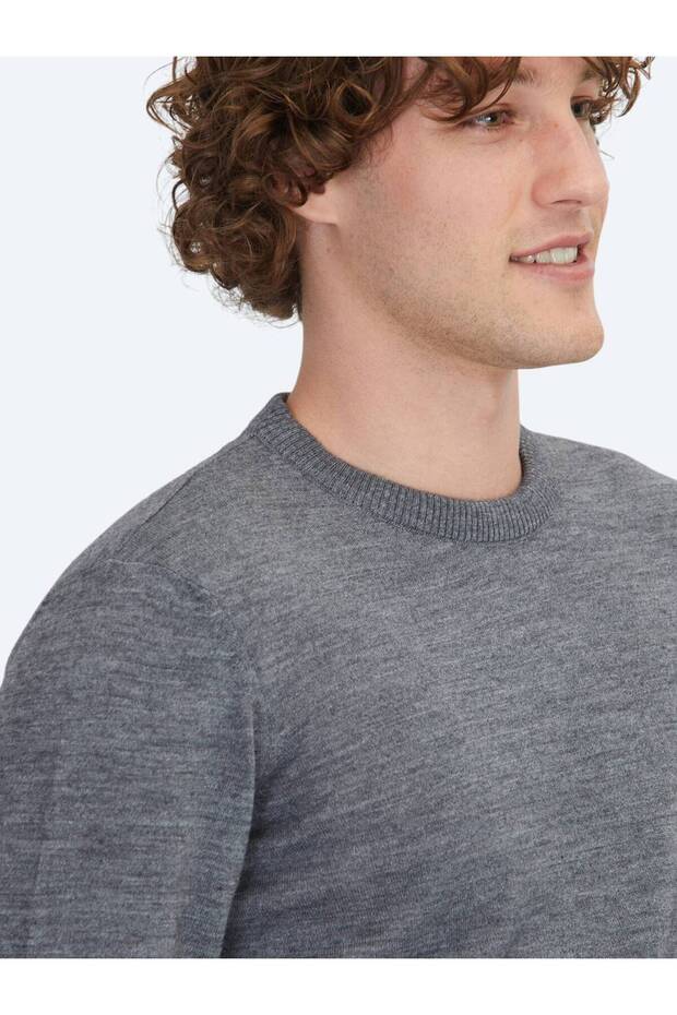Gri Bisiklet Yaka Jakarlı Yün Karışımlı Triko Kazak - 4