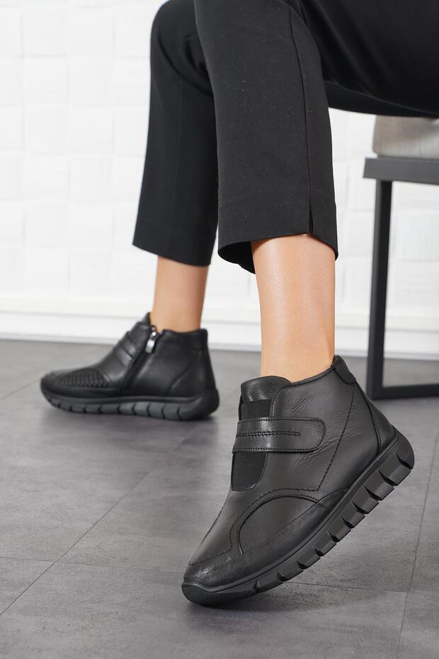 Maylo bone protruding genuine leather boots black skin