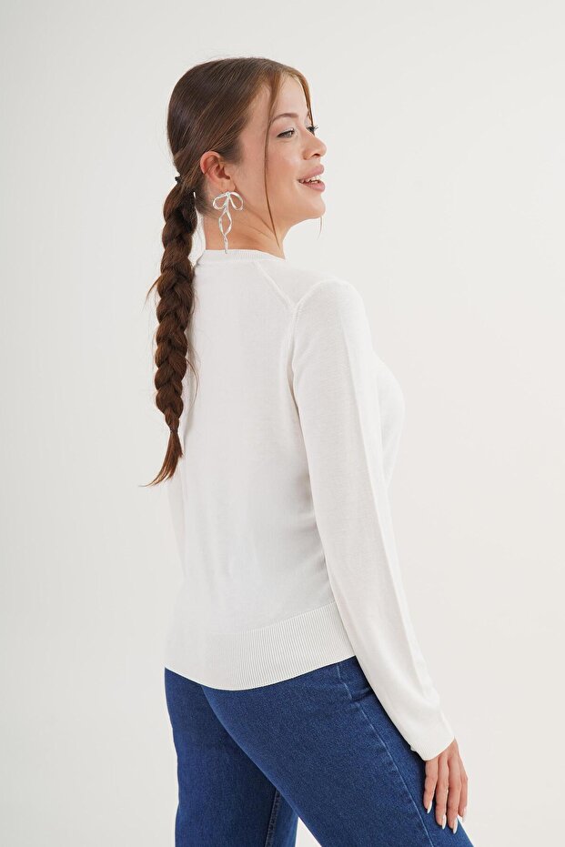 سترة تريكو بيضاء رفيعة بياقة دائرية - 4