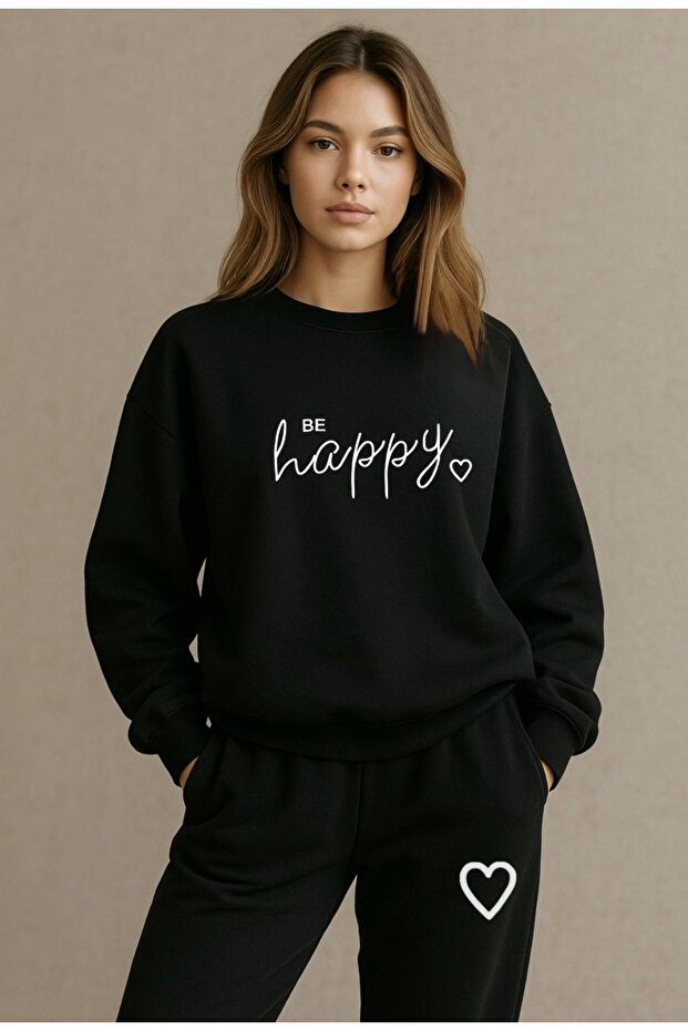 مجموعة ملابس رياضية للجنسين بطبعة BE HAPPY مقاس كبير مع ياقة دائرية علوية/سفلية
