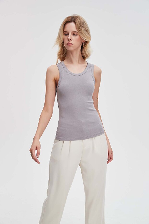 بلوزة سادة بحزام عريض - 1