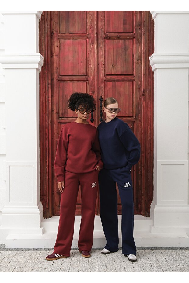 طقم بدلة رياضية من القطن المزخرف بثلاثة خيوط مع تفاصيل على الجزء الأمامي والخلفي - 8