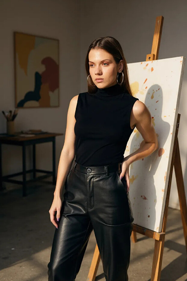 Kadın Siyah Kolsuz Balıkçı Yaka Basic Bluz - 3