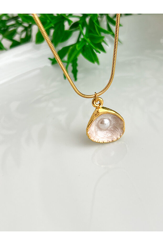 Colorful Oyster Pendant Designed with Stainless Steel Gold Snake Chain