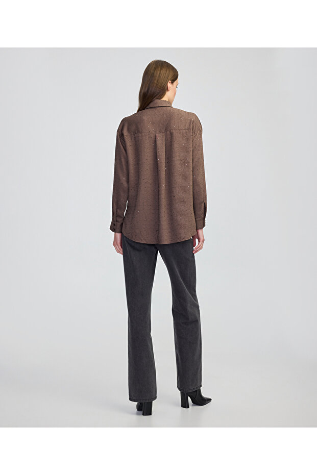 قميص بنمط خطوط مزينة بالترتر - 7