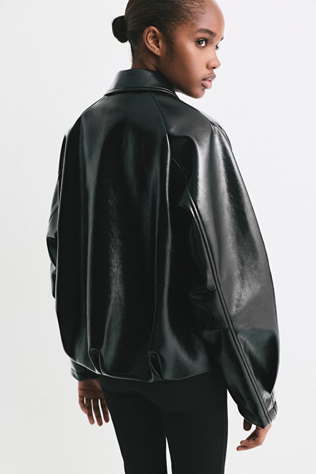 Vinil görünümlü bomber ceket - 5