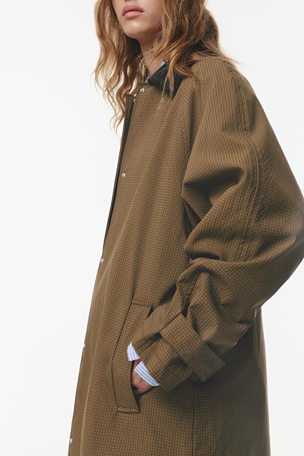 Kareli kadife yakalı trençkot - 5