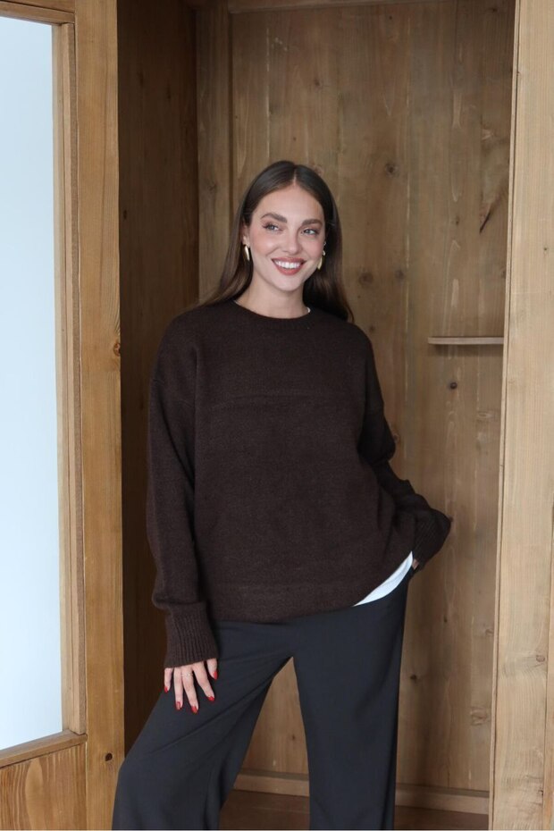 Brown Crew Neck Knit Sweater - 04595