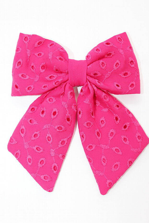 مشبك بتصميم فيونكة مع شكل زهرة - 1