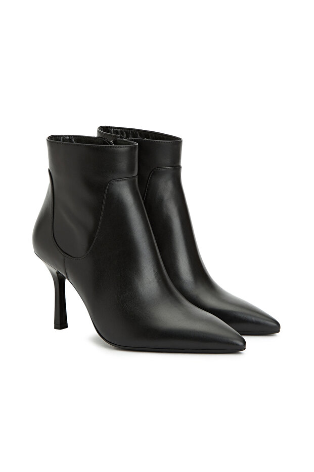 Siyah Kadın Bot - 1