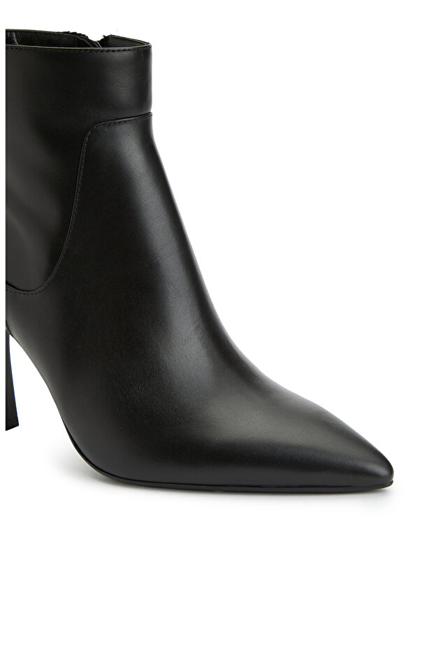 Siyah Kadın Bot - 6