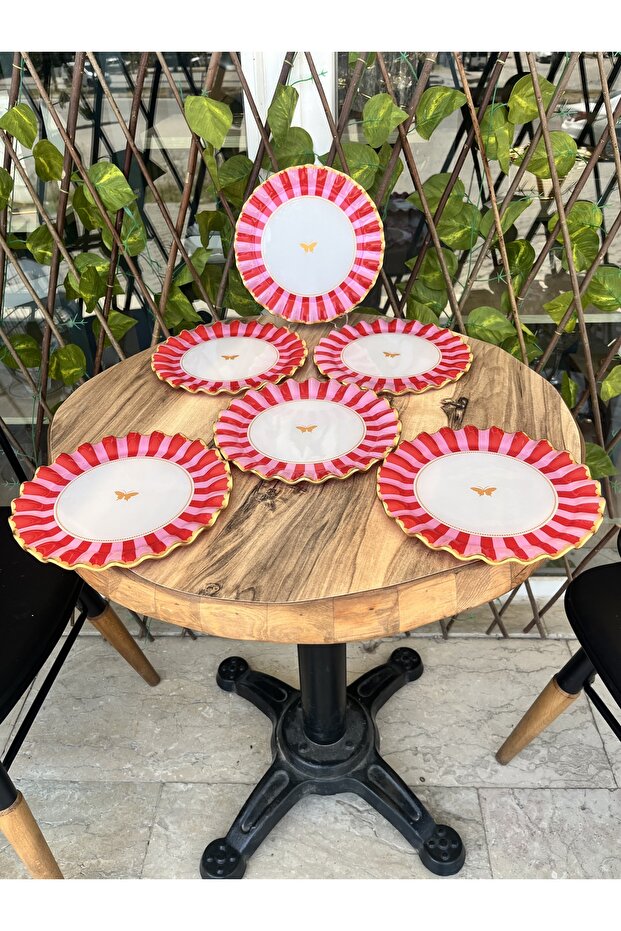 طبق كيك على شكل فراشة وردية - 2