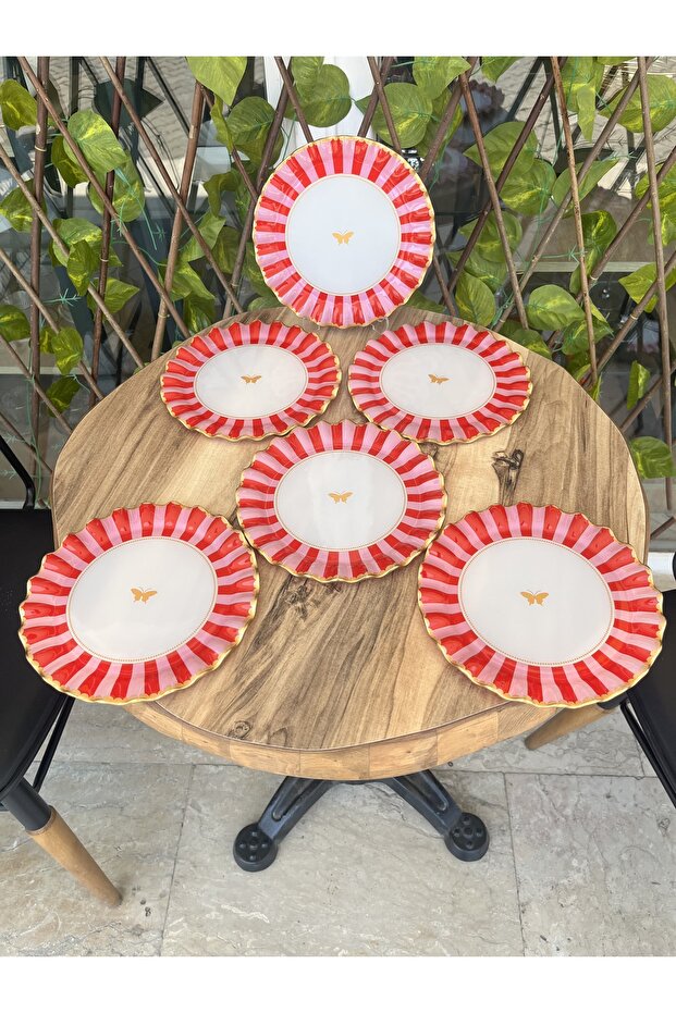 طبق كيك على شكل فراشة وردية - 3