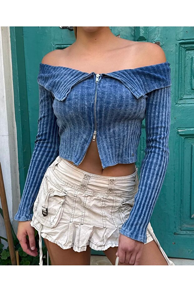 Women's Blue Vintage Madonna Collar Zippered Crop Blouse
