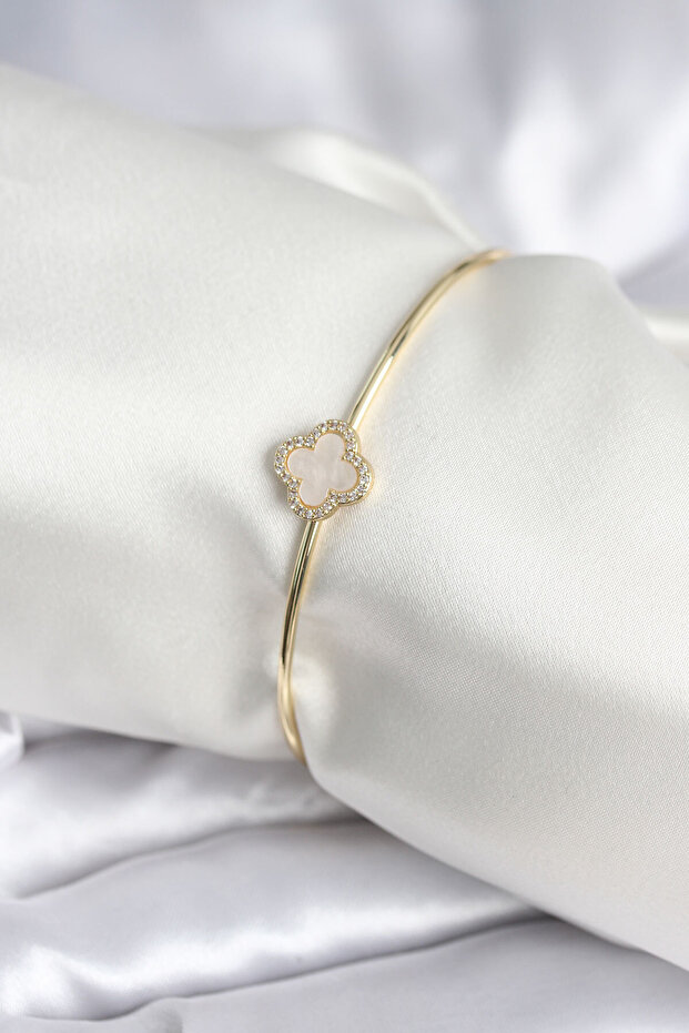 White Pearlescent Clover Figured Women's Bracelet (Gold Color)