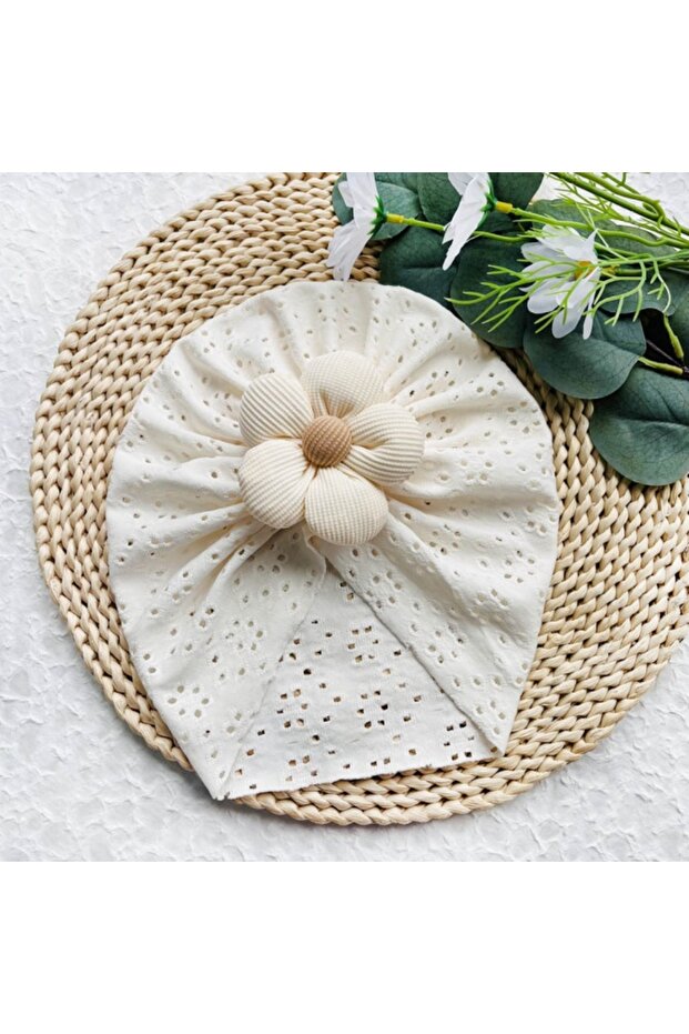 Turban hat with openwork pattern and applied flower - 7