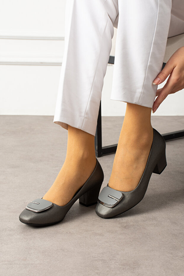 Blunt Toe Heeled Shoes