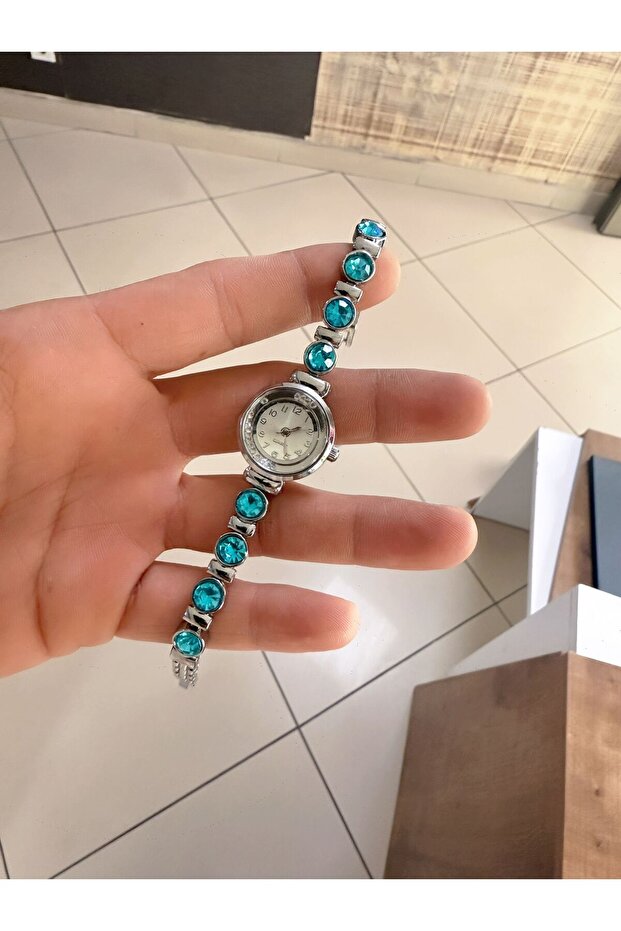Detailed Stylish Vintage Women's Wristwatch