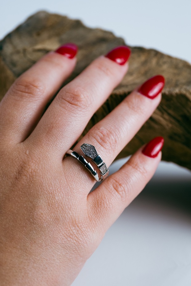 خاتم من الحجر على شكل ثعبان - 2