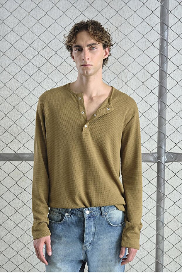 Long Sleeve Taba T-Shirt with Metal Buttons