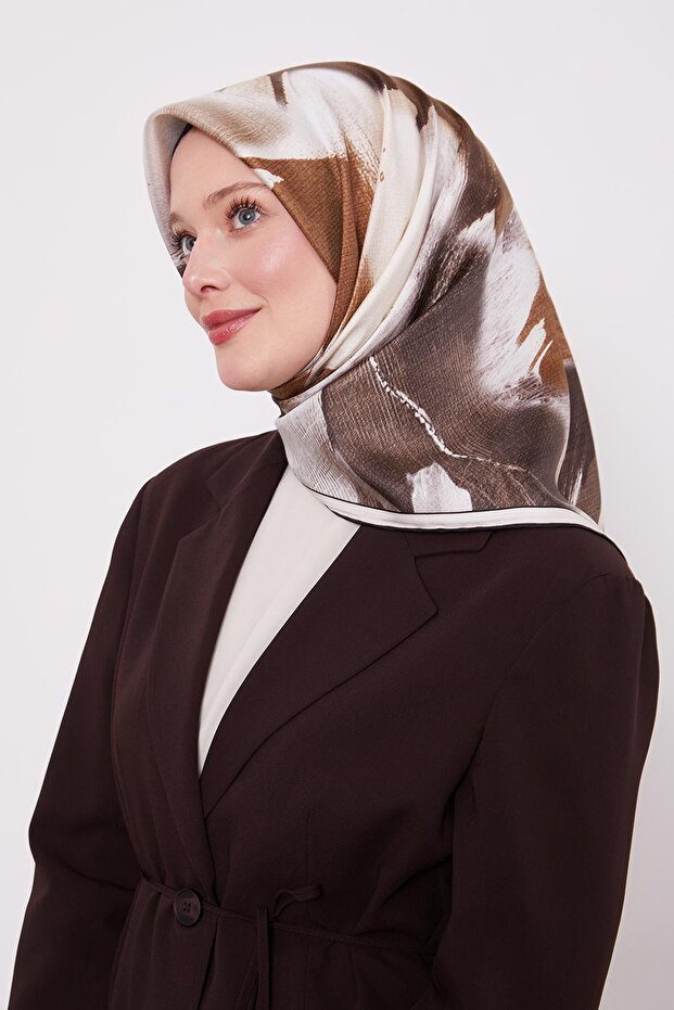 وشاح حريري بنمط أوراق الشجر الكاكي اللامع - 1