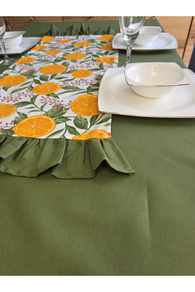 سجادة مزينة بكشكشة على الجانبين باللون البرتقالي - 2