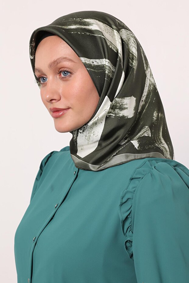 وشاح حريري بنمط فرشاة الكاكي