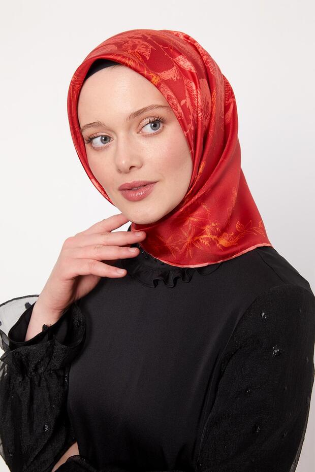 وشاح حريري بنمط وردة تجريدية باللون الفوشيا - 3