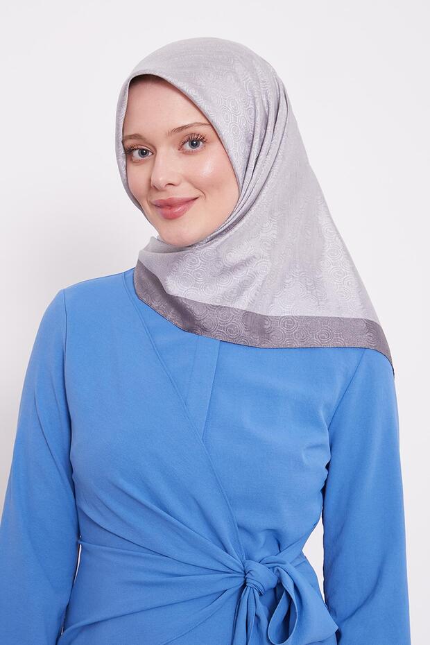 وشاح مونوغرام بنمط حلقة رمادية - 3