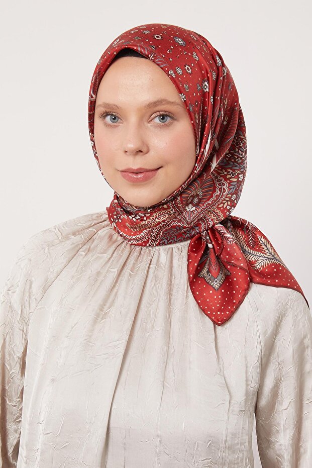 وشاح حريري من نسيج التويل بنمط أوراق الشجر الحمراء - 2