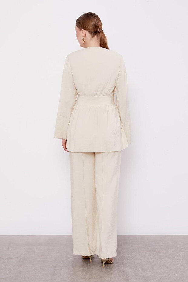 طقم مكون من قطعتين مع حزام خصر بيج - 6