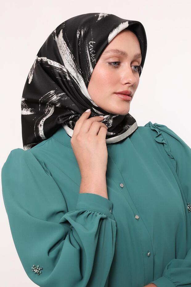 وشاح حريري بنمط فرشاة سوداء