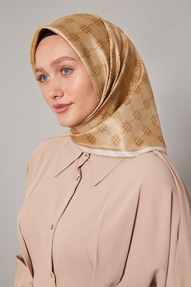 وشاح حريري من نسيج التويل بنمط البرسيم الصغير من كاميل - 1