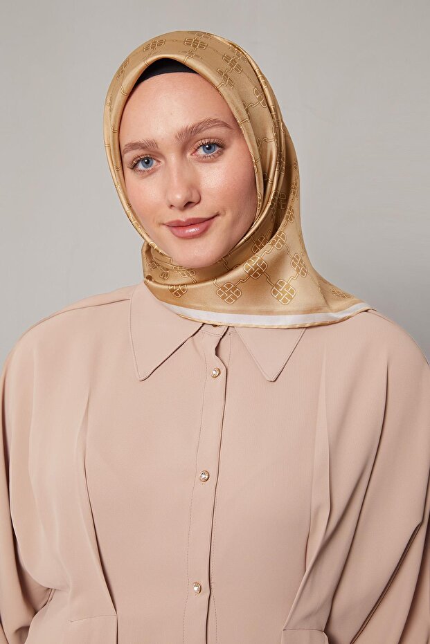 وشاح حريري من نسيج التويل بنمط البرسيم الصغير من كاميل - 3