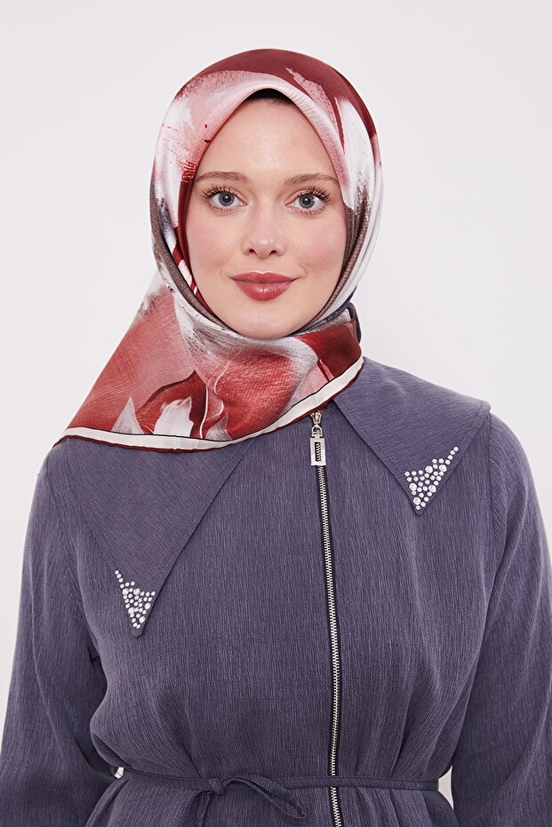 وشاح حريري بنمط أوراق الشجر العاكسة باللون العنابي - 3