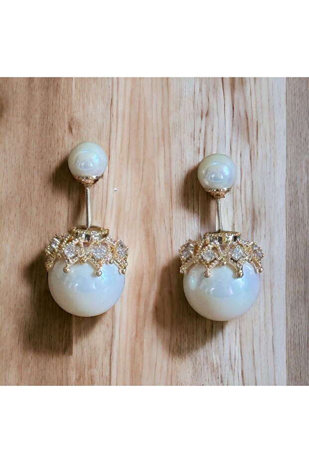 Earrings in Pearl Design