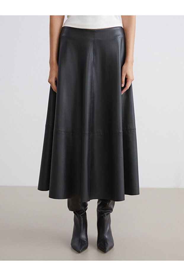 Siyah Deri Görünümlü Kloş Etek - 2