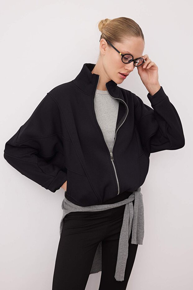 Siyah-Beyaz Renk Bloklu Fermuarlı Dik Yaka Oversize Bomber Örme Sweatshirt TWOAW26SW00037 - 2