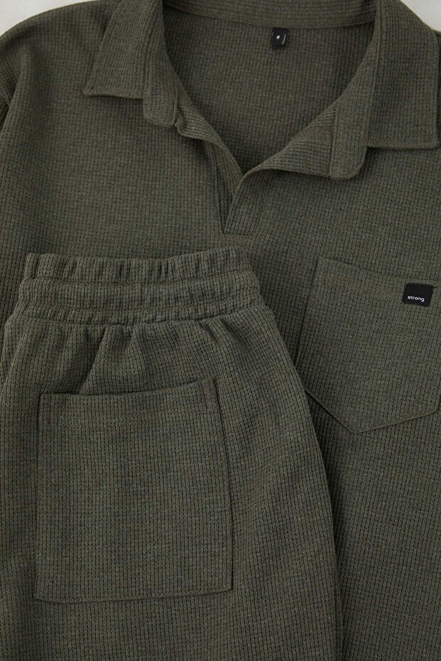 Haki Regular Kesim Polo Yaka Etiket Detaylı Dokulu Pijama Takımı TMNAW26PT00029 - 2