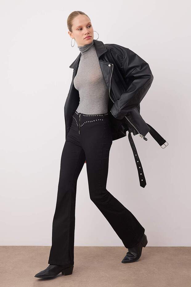 Siyah Yüksek Bel Comfort/Esnek Beli Trok Detaylı Flare İspanyol Paça Jeans TWOAW26JE00209 - 2