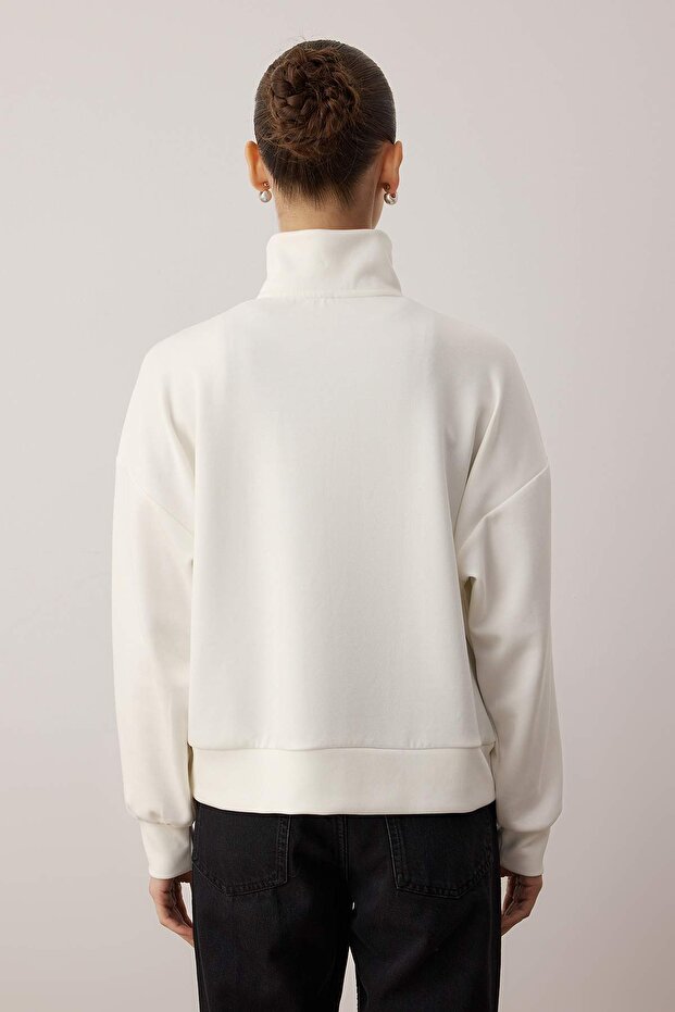 Ekru Oversize/Geniş Kalıp Fermuarlı ve Kesik Detaylı Esnek Örme Sweatshirt TWOAW26SW00167 - 4