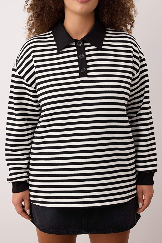 Siyah Çizgili Polo Yaka Kalın İçi Polarlı Oversize Örme Büyük Beden Sweatshirt TBBAW26AO00029 - 3